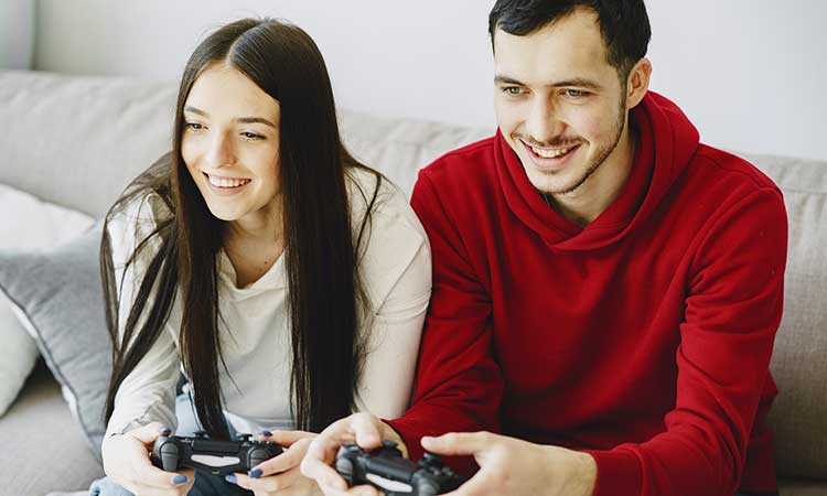 jugar video juegos en pareja