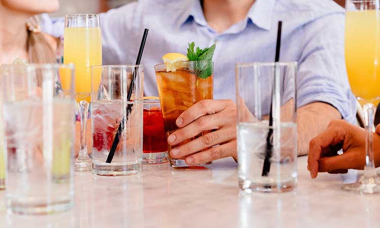 Cocktail party at home to save money