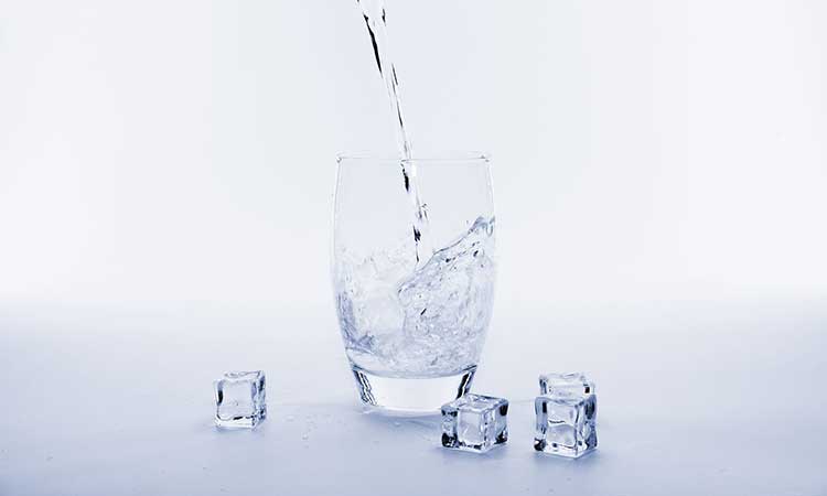 15 Minuten täglich Wasser trinken